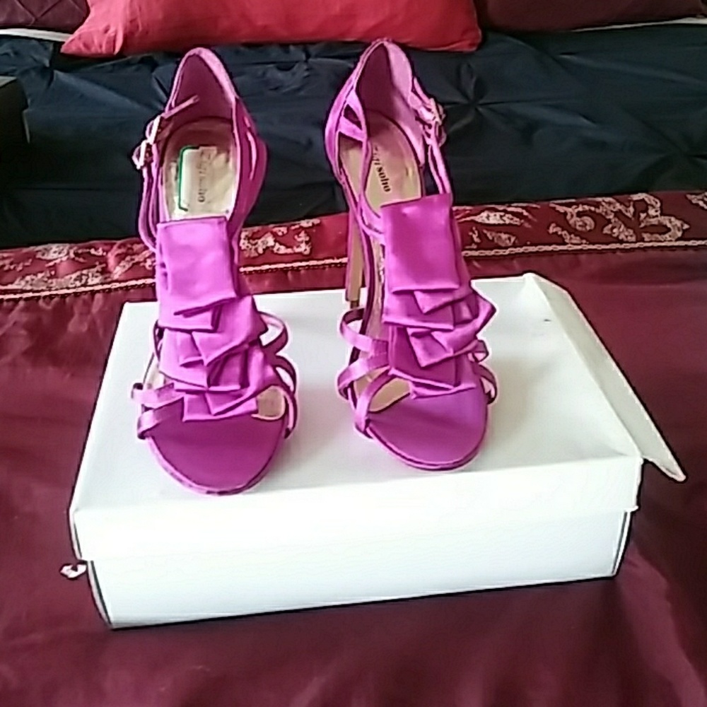 Open toe high sandals